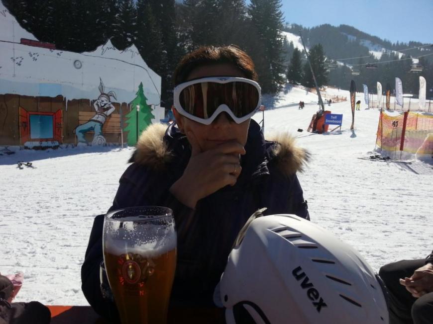 Ana in der Pause mit Skibrille