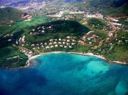 Bucht mit Strand auf Antigua